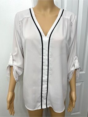 Collective Concepts Cream Off-White V-Neck Top Blouse Roll-tab Sleeves Size L